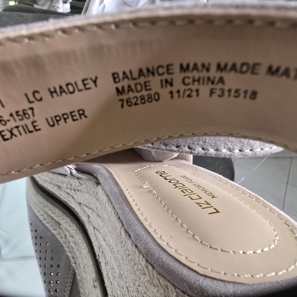 Liz Claiborne  NWT Taupe Hadley Koala  Memory Foam Wedge size 9M - Picture 14 of 16
